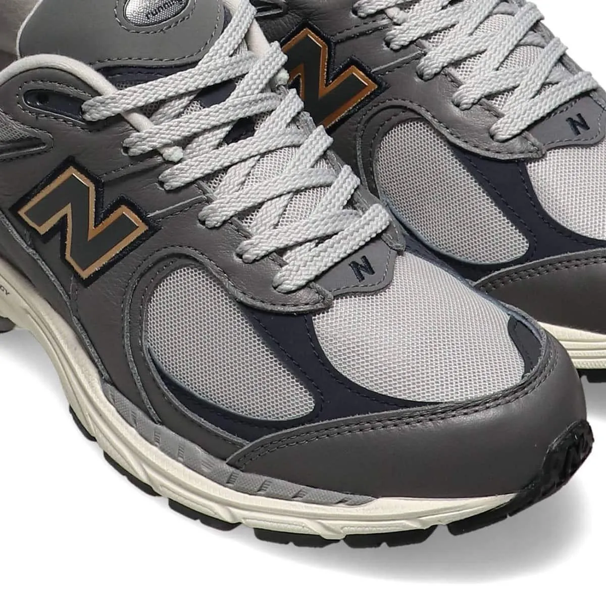 New Balance Men's 2002r Shoes - Castlerock / Gold Metallic