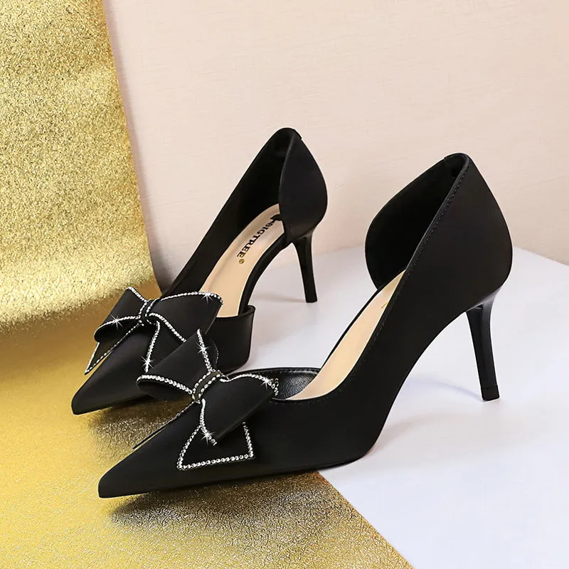 Snowflake Rhinestone Bow Pumps
