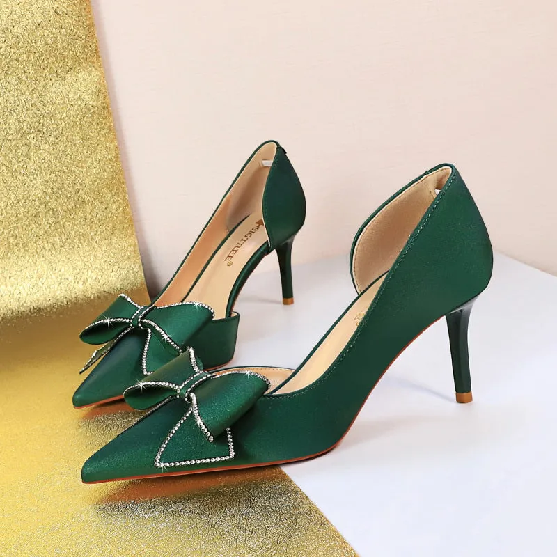 Snowflake Rhinestone Bow Pumps